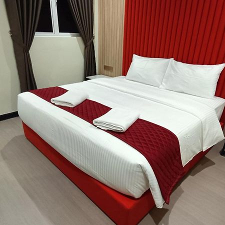 The Corum View Hotel Баян Лепас Екстериор снимка