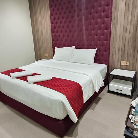 The Corum View Hotel Баян Лепас Екстериор снимка