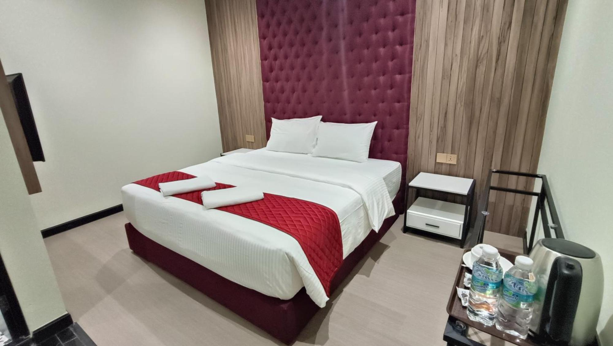 The Corum View Hotel Баян Лепас Екстериор снимка