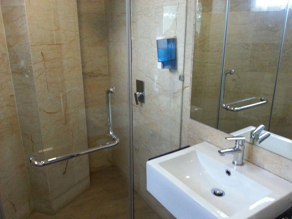 The Corum View Hotel Баян Лепас Екстериор снимка